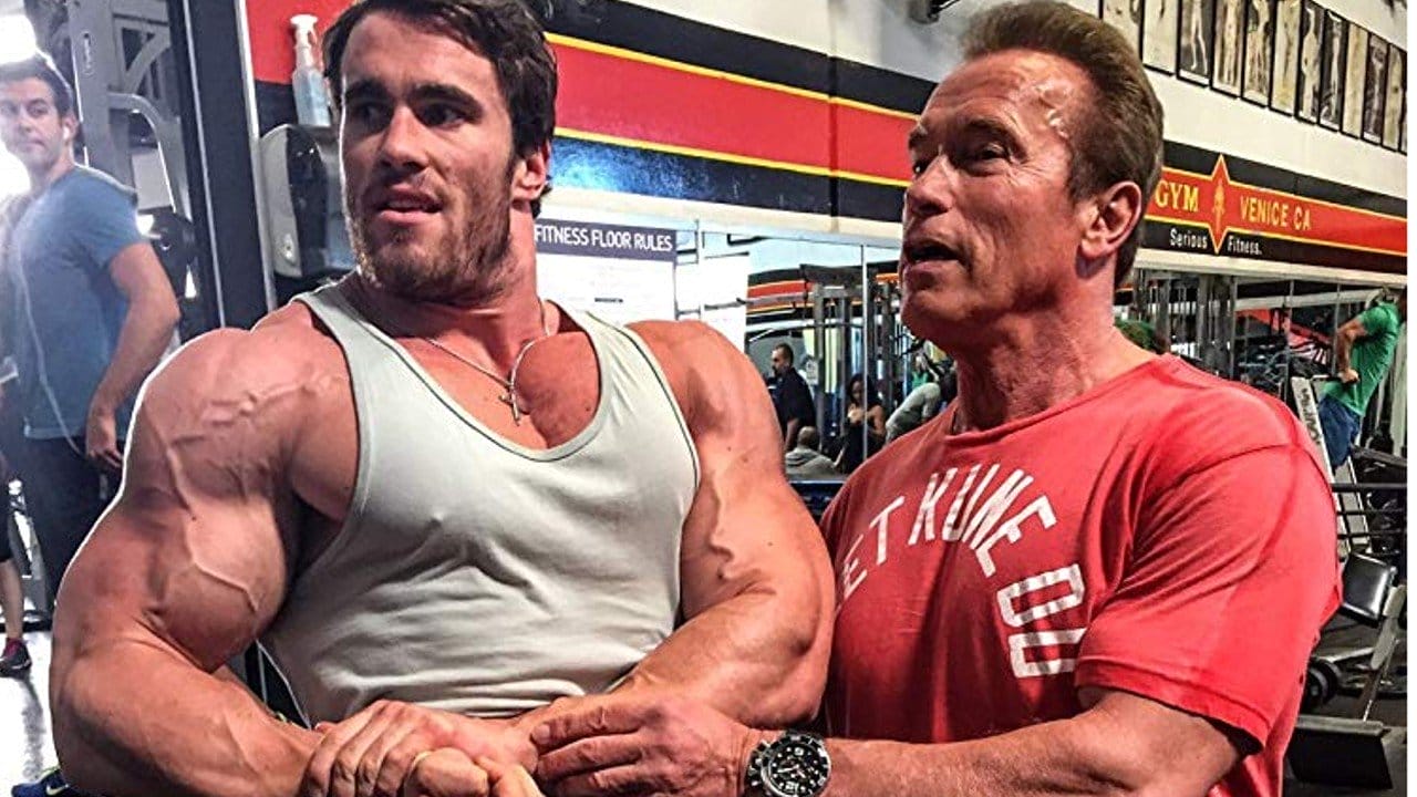 Calum Von Moger klinkt én lijkt exact op Arnold Schwarzenegger -  DailyBase.com